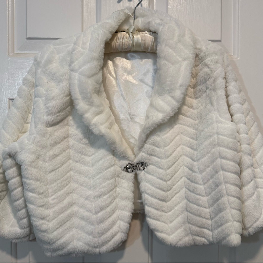 Park & Main jacket Faux Fur Bolero Crystal w silver   clasp L XL super soft NWOT